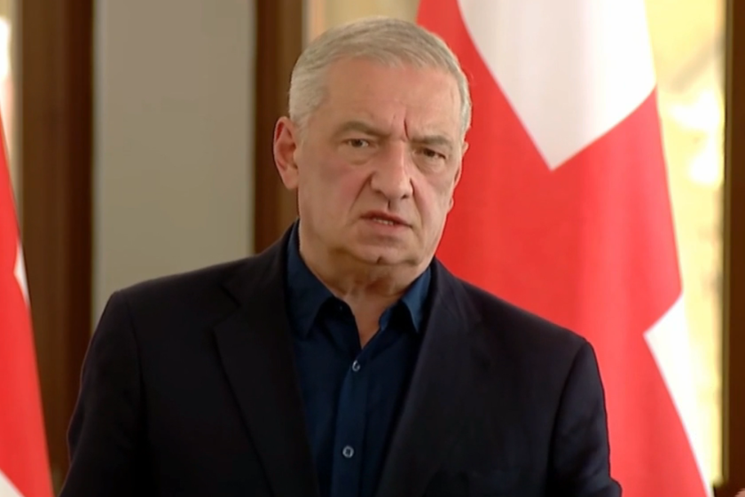 ნაჩო სანჩეს ამორის განცხადება სულელურია, ვინაიდან, არ არსებობს ისეთი გულუბრყვილო ადამიანი ე.წ. სანქცირებულთა შორის, რომელიც ამორს ან საერთოდ, ევროპარლამენტარებს ამ პრობლემის მოგვარებისთვის მიმართავს