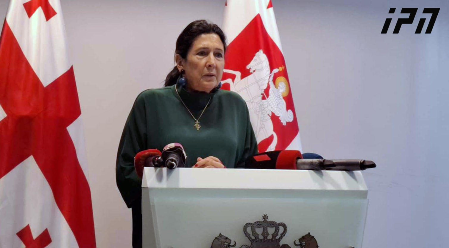 სალომე ზურაბიშვილის განცხადებით, შვედეთის პრემიერისგან წერილი მიიღო, სადაც „დიდი წუხილია გამოთქმული იმის გამო, რა მდგომარეობაც საქართველოში დემოკრატიისა და ადამიანის უფლებების კუთხითაა“ შექმნილი