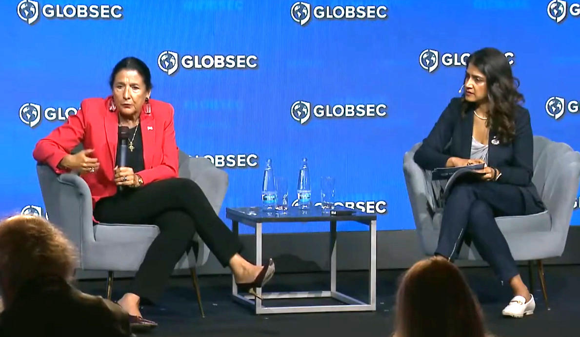 სალომე ზურაბიშვილი GLOBSEC-ის ფარგლებში დისკუსიაზე – სანქციები ძალიან მნიშვნელოვანია, ვინაიდან საქართველოს მსგავს პატარა ქვეყანაში სანქციები მუშაობს – ეს მმართველ პარტიასა და მის პირველ წრეში დაძაბულობას, სისუსტეს ქმნის