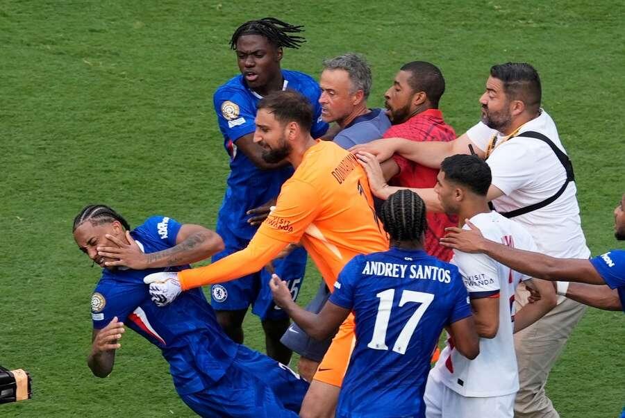 ნევეშმა კუკურელიას თმაში მოქაჩა, ლუის ენრიკე პედროს ყელში სწვდა – პსჟ-მ განცხადება გაავრცელა
