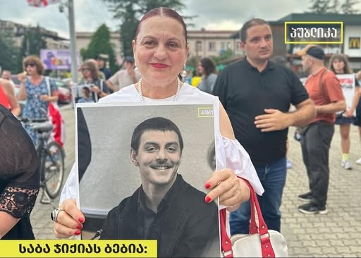 “საბამ პირველად რომ დამირეკა იქიდან [ციხიდან] მითხრა – ბებო, შენმა “ოცნებამ” დამიჭირაო. მე ბოდიში მოვუხადე და დღესაც ვუხდი ჩემს საბას ბოდიშს, რომ ვერაფერი ვქენი ჩემი საბასთვის”