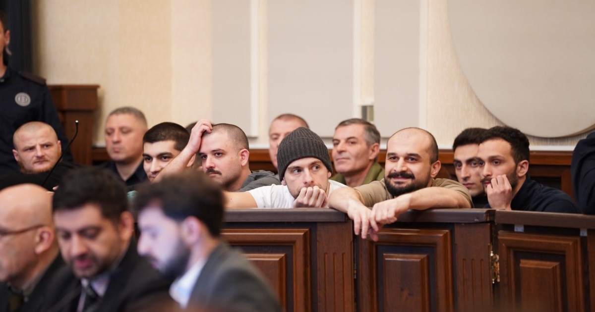 „არ ვაპირებთ“ – დემონსტრანტები ამბობენ, რომ ბოდიშის სანაცვლოდ შეწყალებას სთავაზობენ