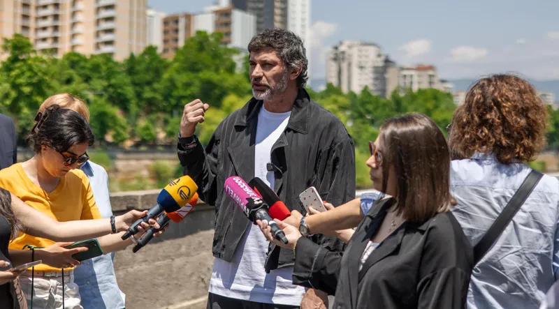 კახა კალაძე – ისედაც ვიცოდით, რომ ოპოზიციური პარტიები, ვინც გუშინ გამოვიდნენ, უარს ამბობდნენ არჩევნებში მონაწილეობაზე – აბსოლუტურად გაუგებარია, რა იყო შინაარსი და მთავარი მიზანი ან შიმშილობის დაწყების, ან შეწყვეტის