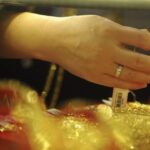 Gold is more expensive - how much does it cost a precious metal on the gold exchange?