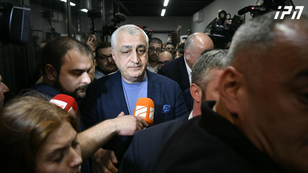 მამუკა ხაზარაძე – „არა რუსულ არჩევნებს” არის ფოკუსის დაკარგვა – ოპოზიციას აერთიანებს ახალი საპარლამენტო არჩევნების მოთხოვნა და რუსული რეჟიმის გასტუმრება – რა უშლის ამას ხელს? – თავდასხმები და ბულინგი ბრძოლის განსხვავებული სტრატეგიის გამო