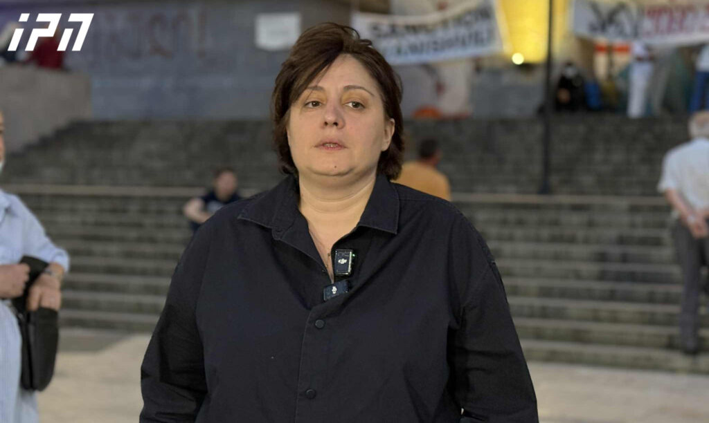ელენე ხოშტარიას ადვოკატი – „დროას“ ანგარიში 2021 წლის არჩევნების შემდეგ ნაძალადევის ოლქის სარჩელზე დაკისრებული 50-ლარიანი ბაჟის, ელენე ხოშტარიას პირადი ანგარიში კი, სავარაუდოდ, 4 000-ლარიანი ჯარიმის გადაუხდელობის გამო დააყადაღეს
