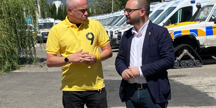 ,,29 მილიონი გადაიხადეს სასწრაფოს მანქანებში, რომელიც აქ უქმად დგას და ჟანგდება” – ,,ძლიერი საქართველო” “ოცნების” სავარაუდო კორუფციაზე