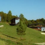 “ვგეგმავთ პადელის მოედნის და საჯინიბოს დამატებას” – სამტრედიაში მდებარე ტურისტული ობიექტი “ფორთოხლები”