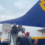 Czech President Peter Pavel returned to the Czech Republic from London's Stencil Airport with a non -presidential plane (video)