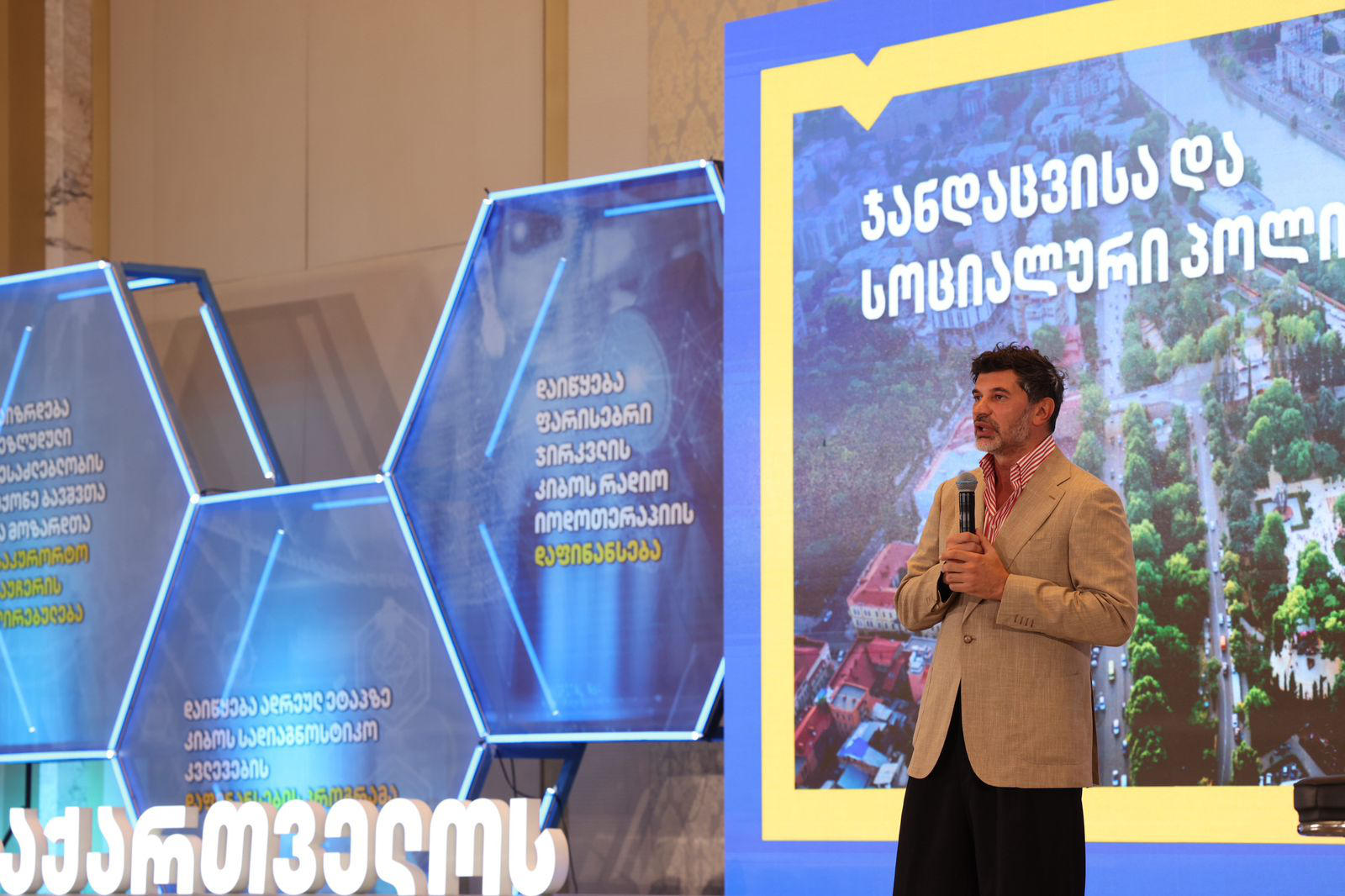 კახა კალაძემ საზოგადოებას ჯანდაცვისა და სოციალური პოლიტიკის მიმართულებით განსახორციელებელი პროექტები წარუდგინა