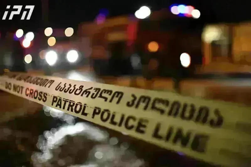 არსებული ინფორმაციით, პოლიცია აბაშიძის ქუჩაზე ნარკოდანაშაულთან დაკავშირებით შესაბამის მოქმედებებს ატარებდა, დაკავებულია ერთი პირი