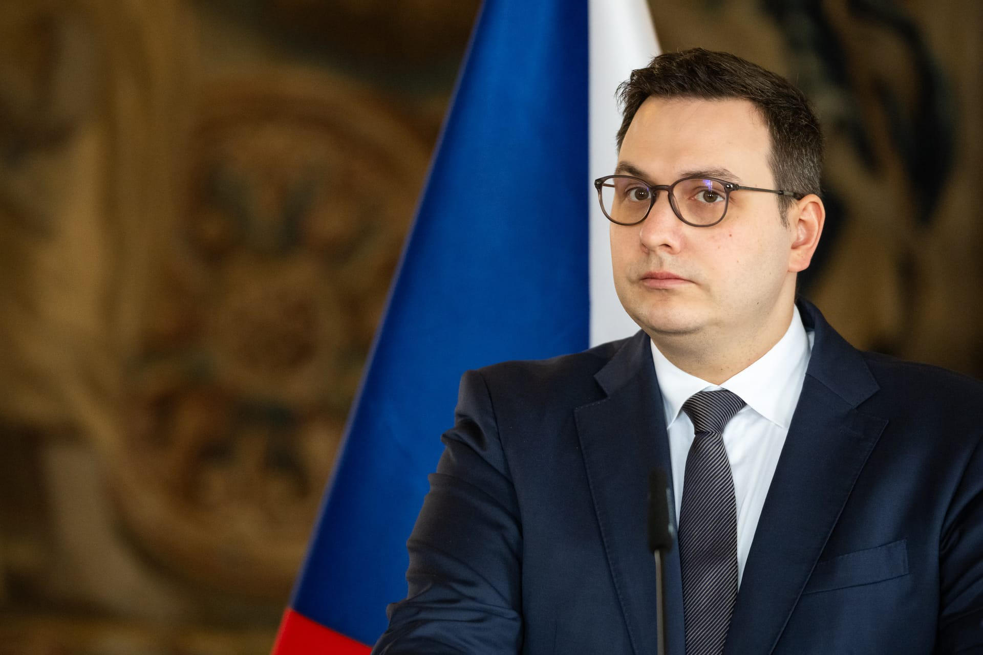 იან ლიპავსკი – ჩეხეთის მთავრობამ ქართული დიპლომატიური და სამსახურებრივი პასპორტების მფლობელებისთვის სავიზო ვალდებულებების შემოღება დაამტკიცა – ეს ზომა საქართველოს ოფიციალურ პირებთან უვიზო მიმოსვლას აჩერებს