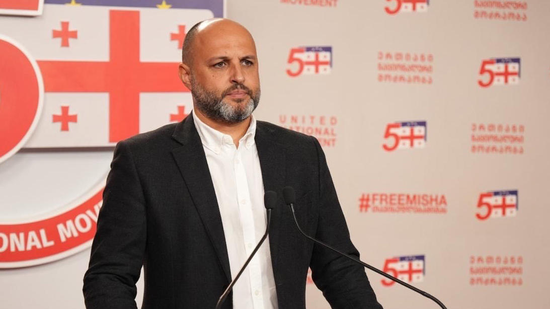 ირაკლი ნადირაძე – ლევან ხაბეიშვილი მაშინაც კი, როცა ხელისუფლება მილიონებს ფლანგავდა, საკუთარი ძალებით იბრძოდა პატარა გოგოს სიცოცხლის გადასარჩენად – დღეს კი ამავე გოგოს მამა მის წინააღმდეგ ცრუმოწმედ ჰყავთ გამოყვანილი