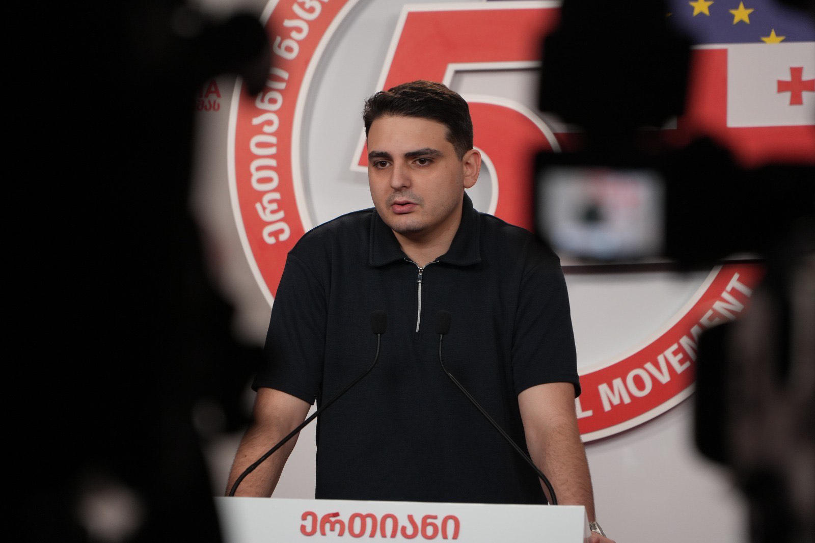 ლევან სანიკიძე – ჩემს სახლთან მობილიზებულია პოლიცია და სუს-ი