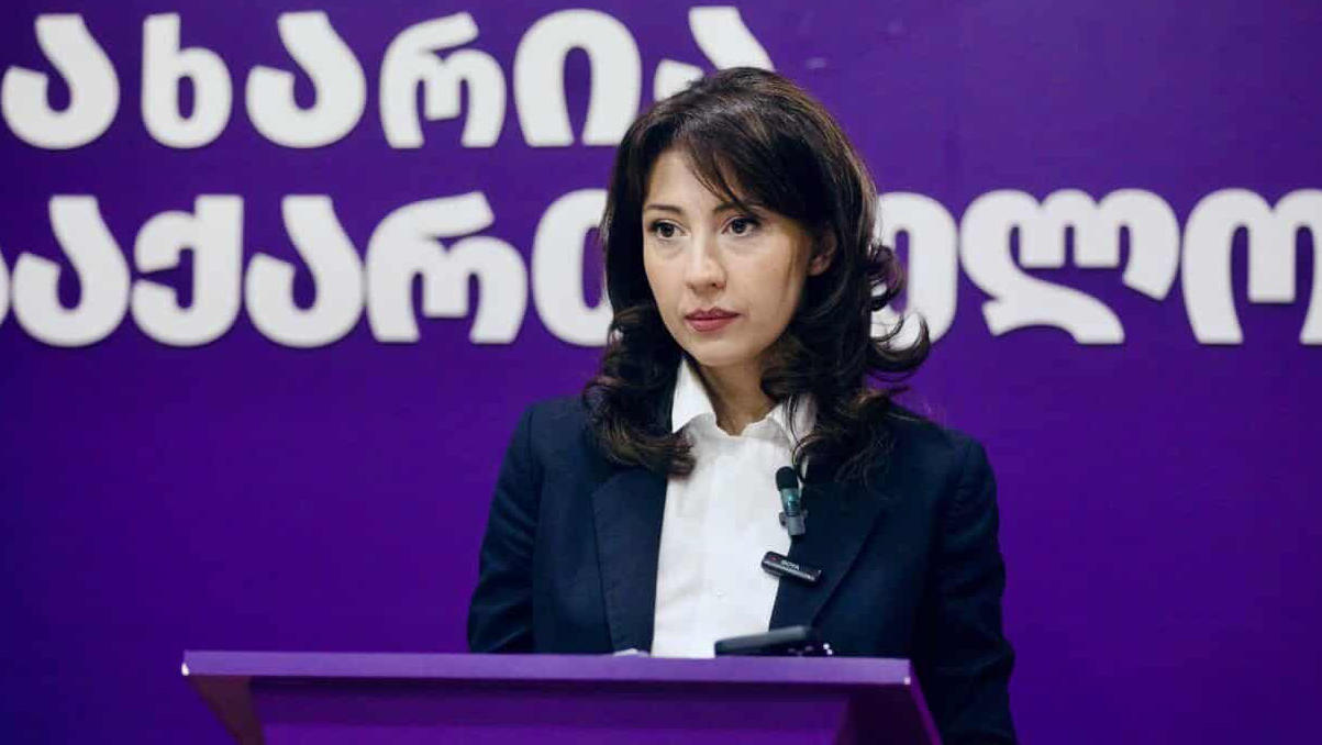 ტატა ხვედელიანი – მაშინ, როცა თბილისის მერი ძვირადღირებული მანქანით წალენჯიხაში ერთობა, თბილისში უამრავი პრობლემა მოუგვარებელია – მისი ეს „ვოიაჟი“ სრულად ამხელს „ოცნების” კორუმპირებულ და ცინიკურ სისტემას