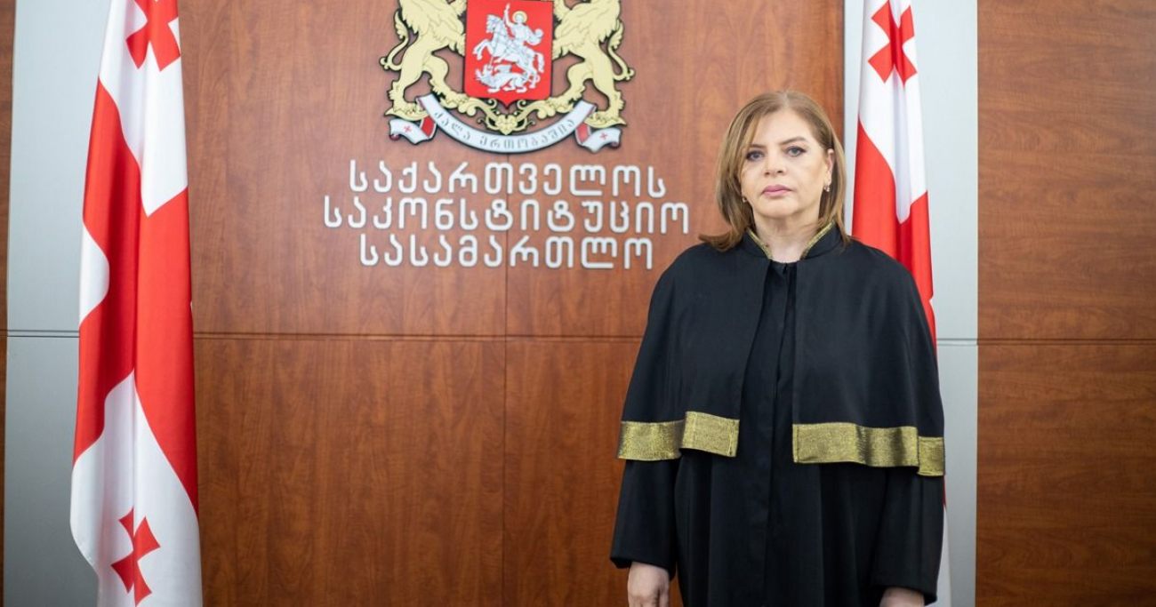 მედია: პარტიების აკრძალვაზე სარჩელის შესვლამდე საკონსტიტუციოს მოსამართლე თანამდებობიდან გადადგა