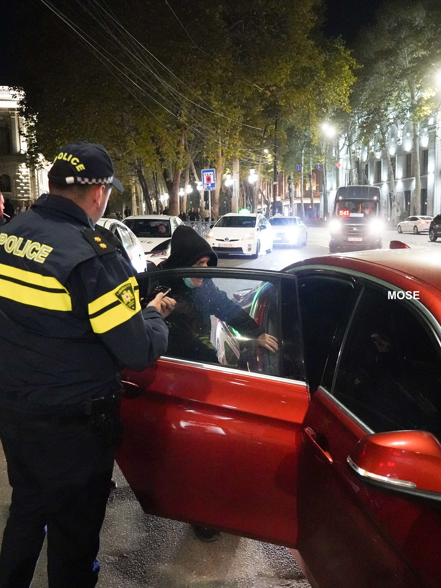 გავრცელებული ინფორმაციით, თავისუფლების მეტროსთან აზა ჩილაჩავა და მაია სულაბერიძე დააკავეს (ვიდეო)