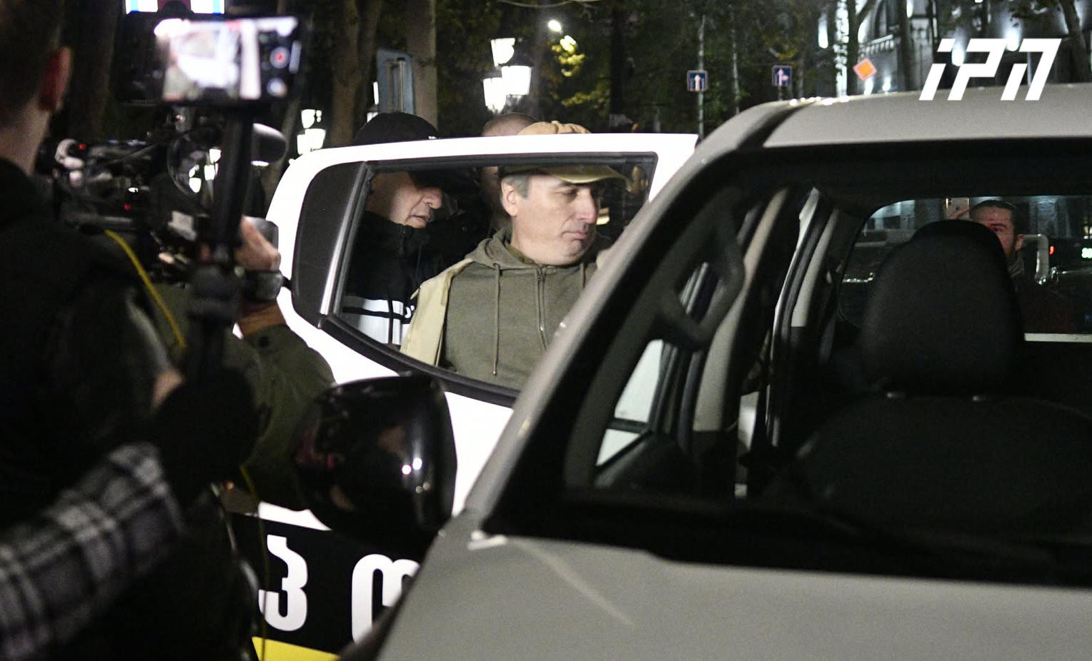 მეტროსადგურ „თავისუფლების მოედანთან“ პოეტი პაატა შამუგია დააკავეს