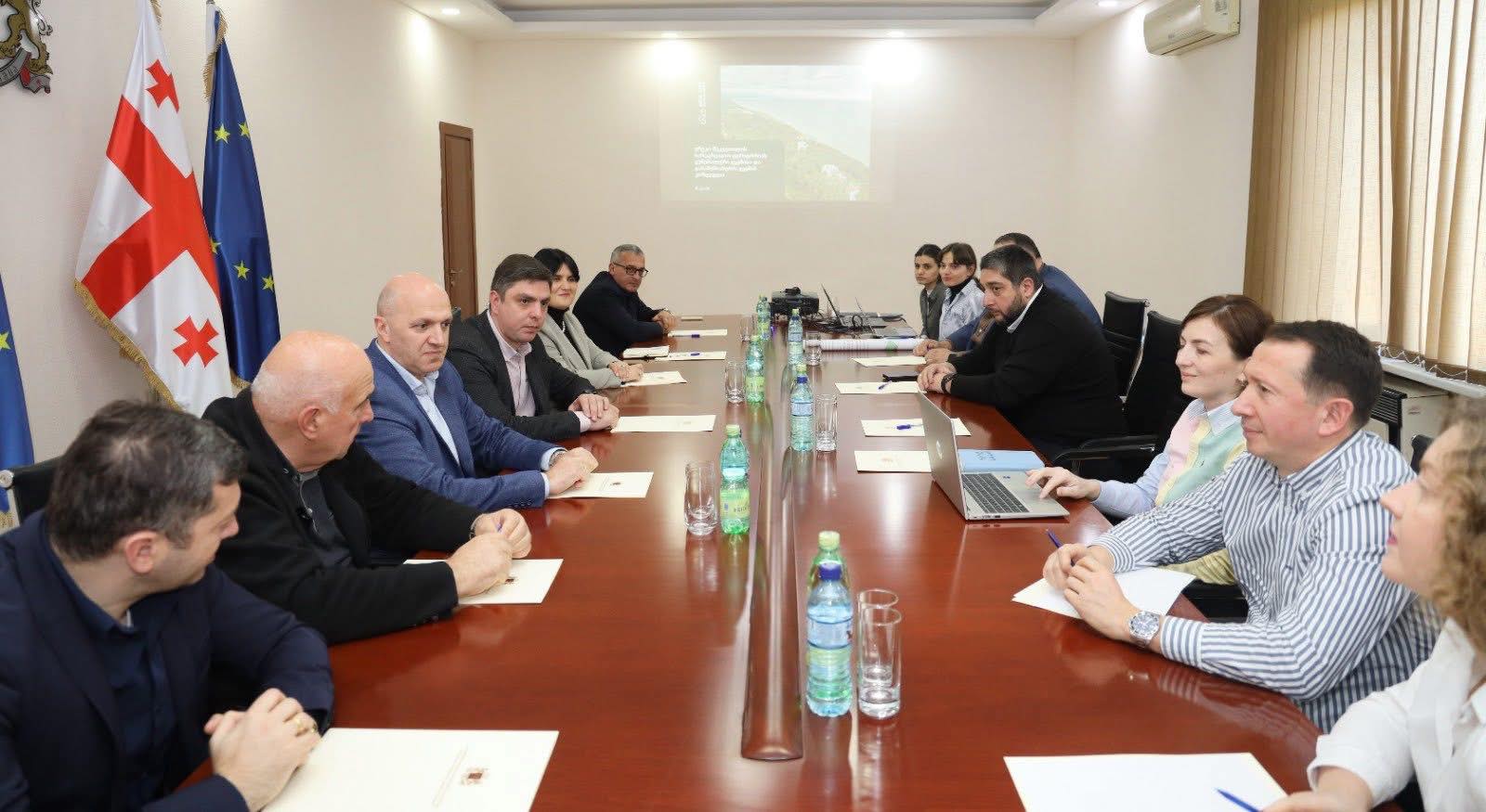 გურიის მხარეში სახელმწიფო რწმუნებული სივრცითი და ქალაქთმშენებლობითი განვითარების სააგენტოს წარმომადგენლებს შეხვდა