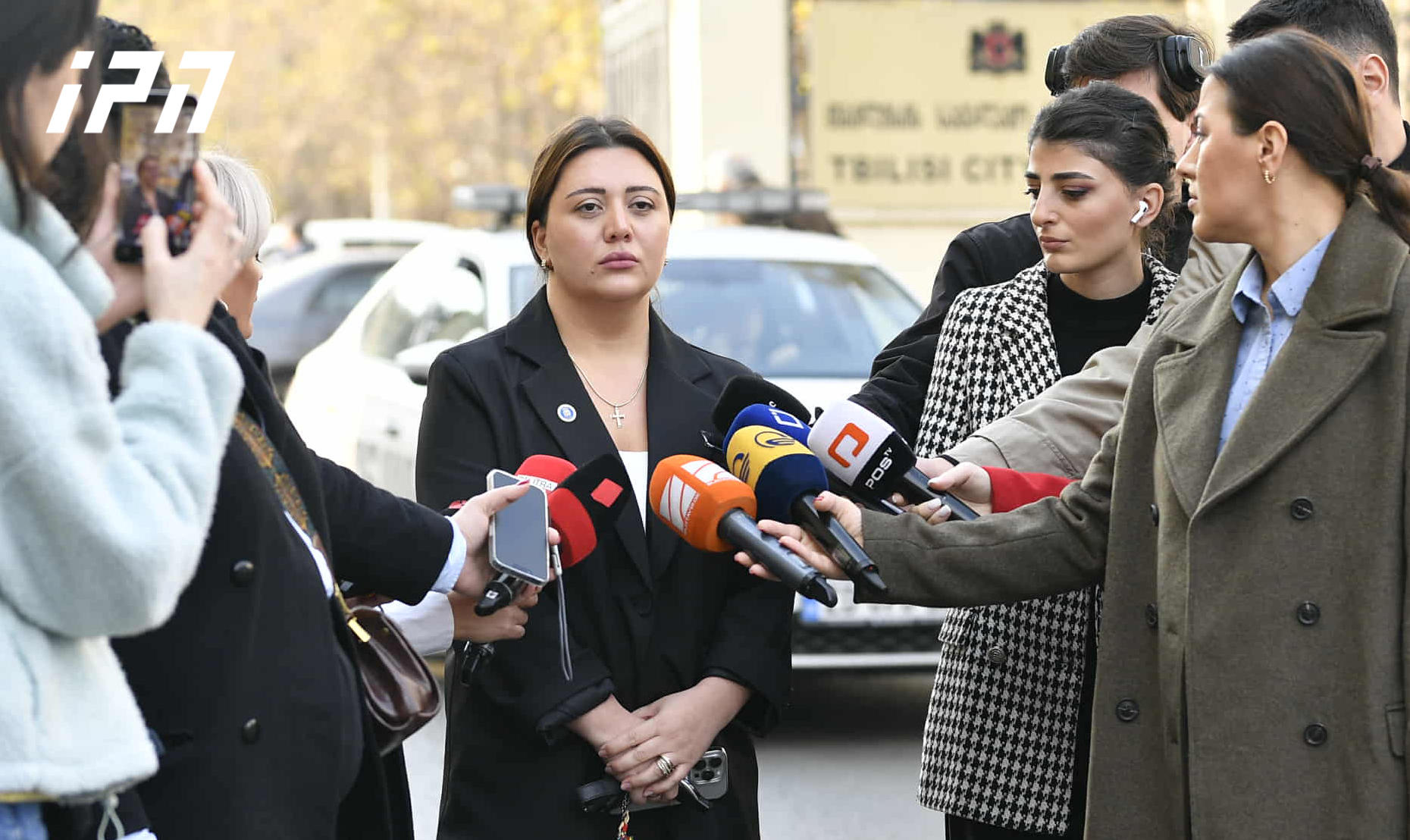 პროკურორი – ალეკო ელისაშვილმა მანდატურებთან დაპირისპირებისას იარაღის ამოღება სცადა – მანდატურებს სხვადასხვა სახის დაზიანებები აქვთ, მათ შორის ნაკბენებიც