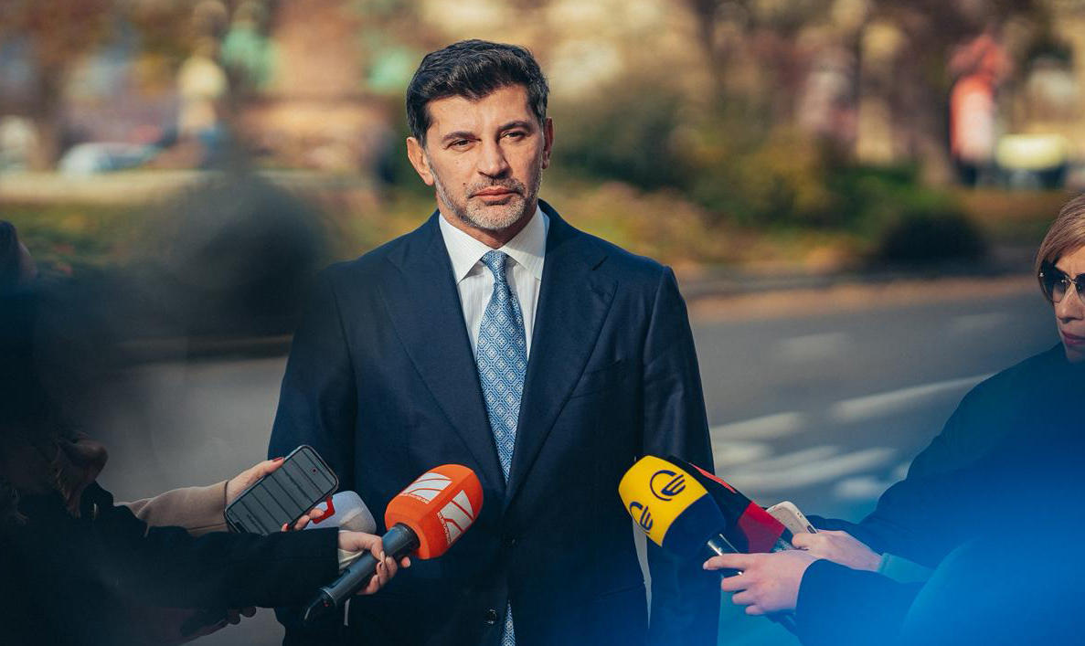 კალაძე ჟურნალისტებს: არანაირი სურვილი არ მაქვს თქვენ გესაუბროთ იმსათან დაკავშირებით თუ რას ფიქრობს ბატონი ბიძინა ივანიშვილი (ვიდეო)