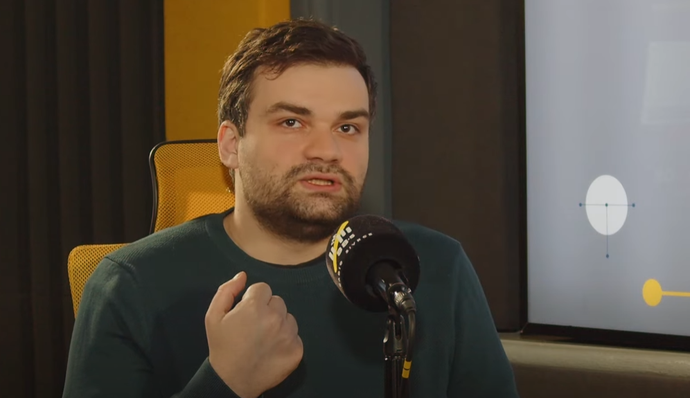 ჭყონიამ რომ სამოცდაათჯერ გადაუხადა მადლობა ირაკლი კობახიძეს, ამის გამო ოპოზიციური მედია და ბაბლი არ დააქანსელებს, იმიტომ რომ მათ მედიებს და პოდკასტებს აფინანსებს, აი შენ, თუ გაბედავ და საშობაო სოფელში აჯიკას გაყიდი, ესეიგი რუსი ხარ