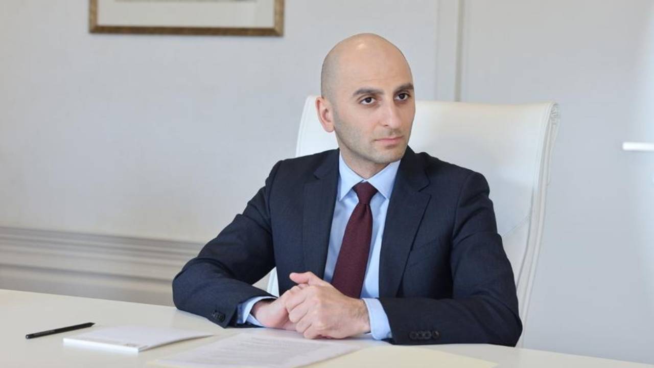 პროკურატურა ილია ღუდუშაურის მიმართ საპატიმრო გირაოს გამოყენებას ითხოვს - უწყების ცნობით, ჯანდაცვის მინისტრის ყოფილმა მოადგილემ ჩადენილი დანაშაული აღიარა და გამოძიებასთან ითანამშრომლა
