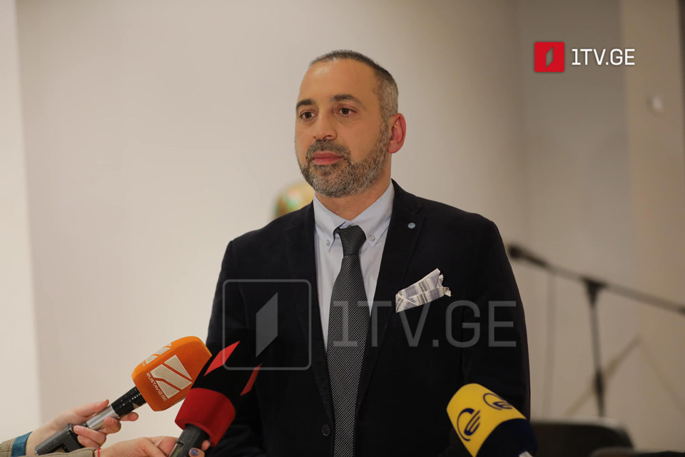კალანდია: სკოლიდან მოსული პირველკურსელი სტუდენტი, აზრზე არ არის არაფრის... მე ვარ სიმკაცრის მომხრე (ვიდეო)