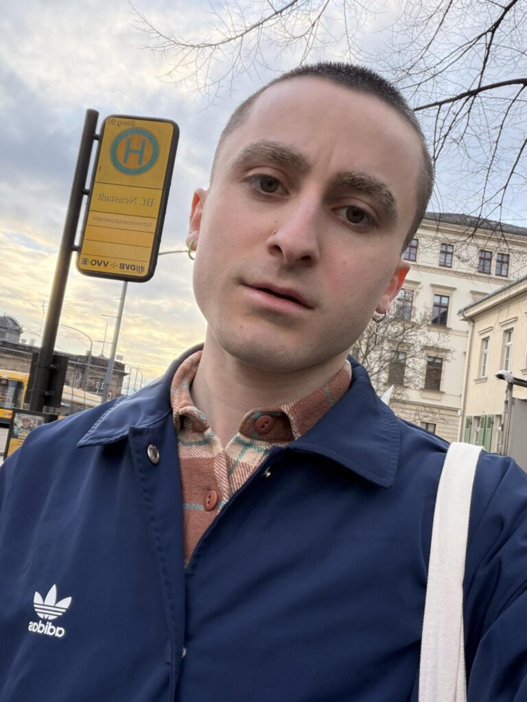 ნიქო გორგილაძე: ლიტერატურა გატრუნული ტურებისთვის!