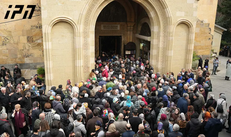 სიონში, ხარების დღესასწაულთან დაკავშირებით წირვა მიმდინარეობს, რის შემდეგაც კათოლიკოს-პატრიარქის სულის მოსახსენებელი პანაშვიდი ჩატარდება